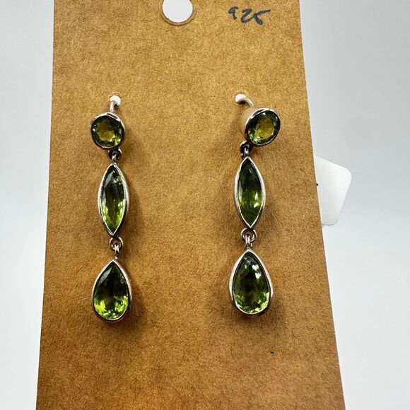 Stunning peridot and solid Sterling silver dangle earrings! - Picture 1 of 9